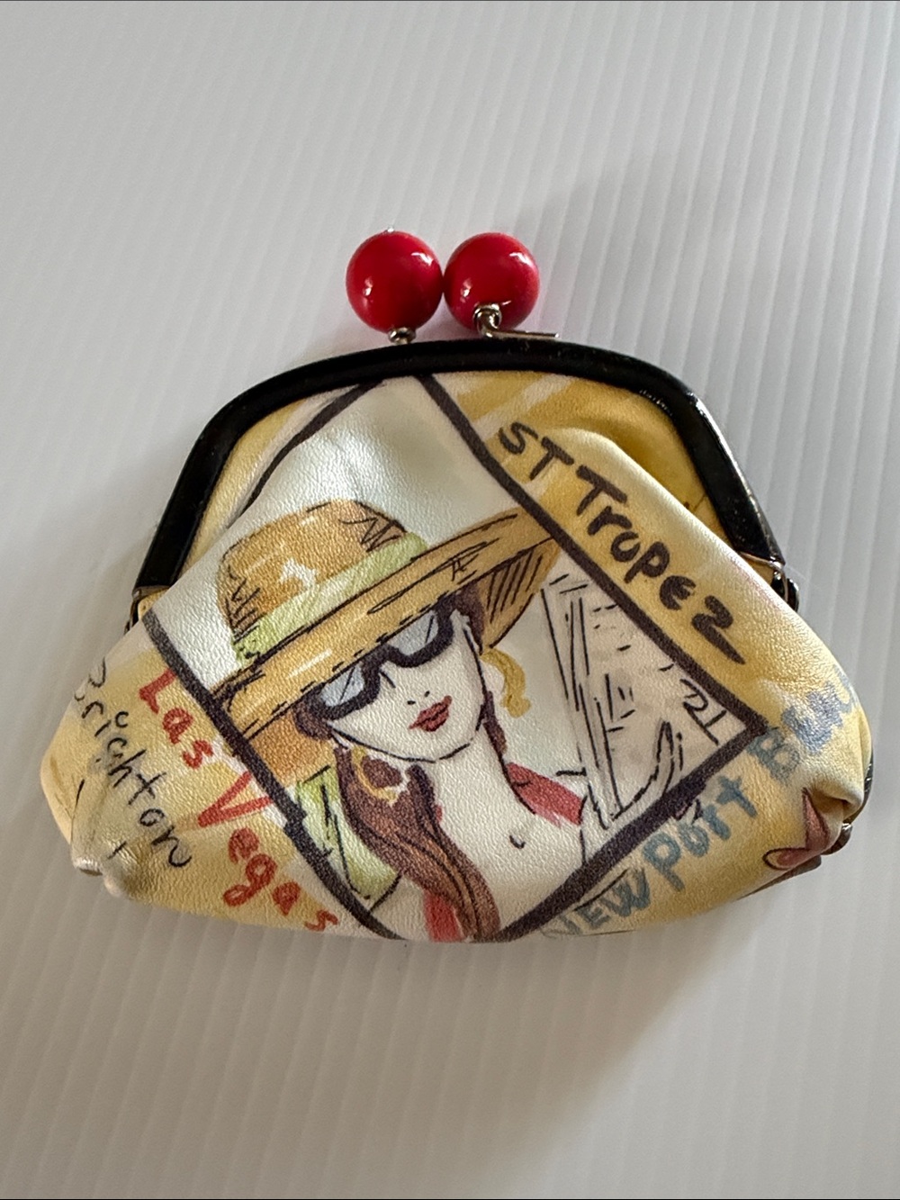 Brighton Printed Kiss-Lock Coin Purse in Cream and Red